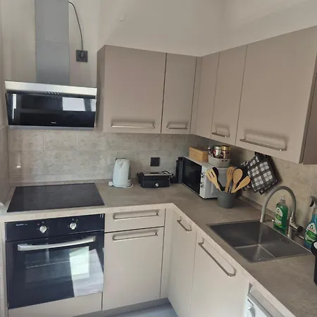 Leona's Paradise Apartmán