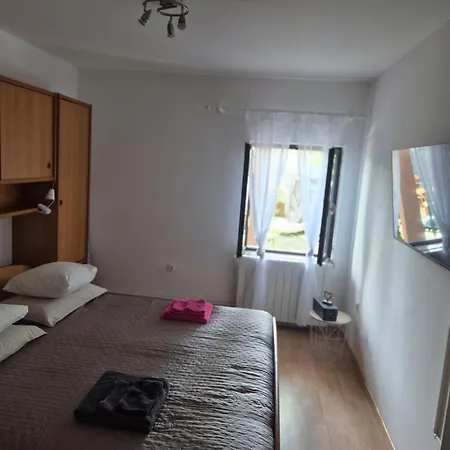 Leona's Paradise Apartmán