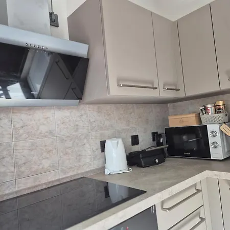 Leona's Paradise Apartmán *