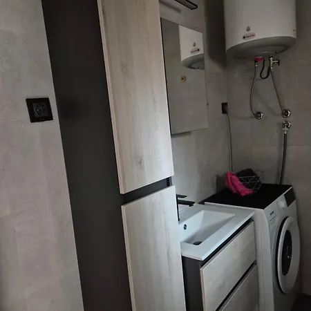 Leona's Paradise Apartmán *