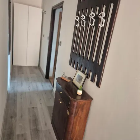 Leona's Paradise Apartmán