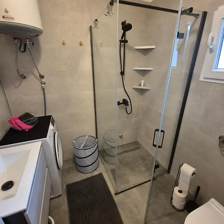 Leona's Paradise Apartment