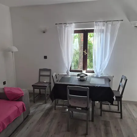 Leona's Paradise Apartment