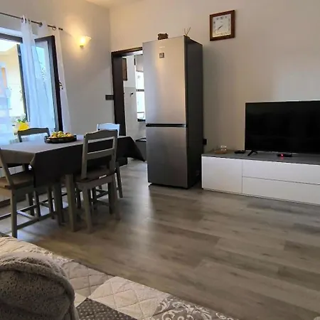Leona's Paradise Apartment *