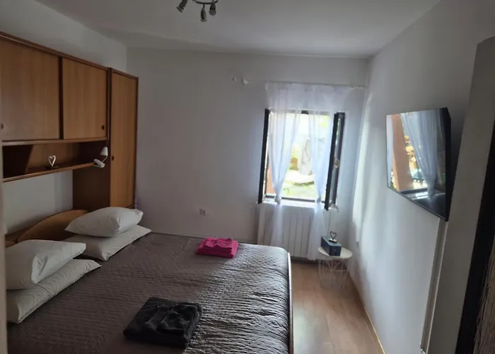 Leona's Paradise Apartmán