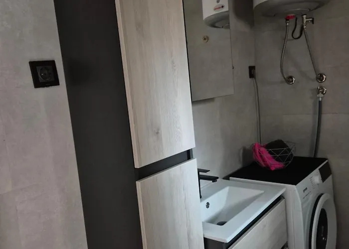 Leona's Paradise Apartmán *