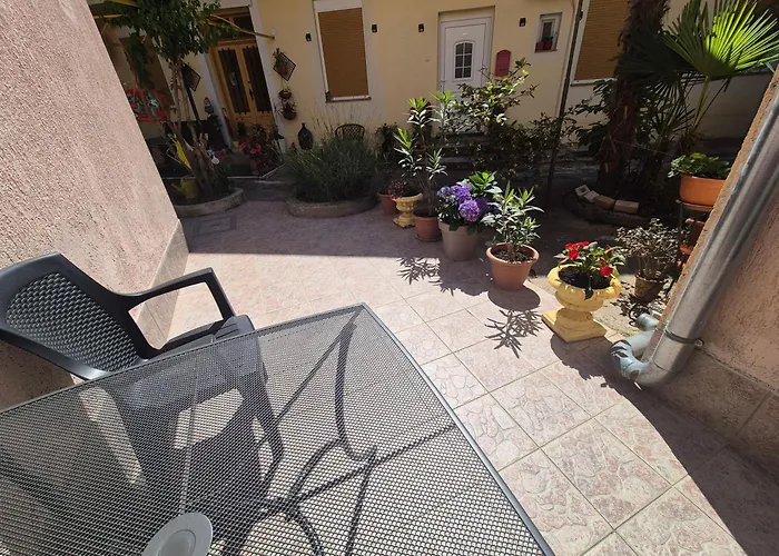 Leona's Paradise Apartmán *